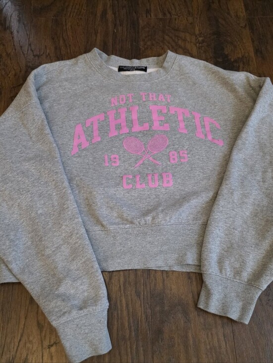 lulu simon studio Tops - Lulu Simon Studio Gray Cropped Sweatshirt with Pink Graphic